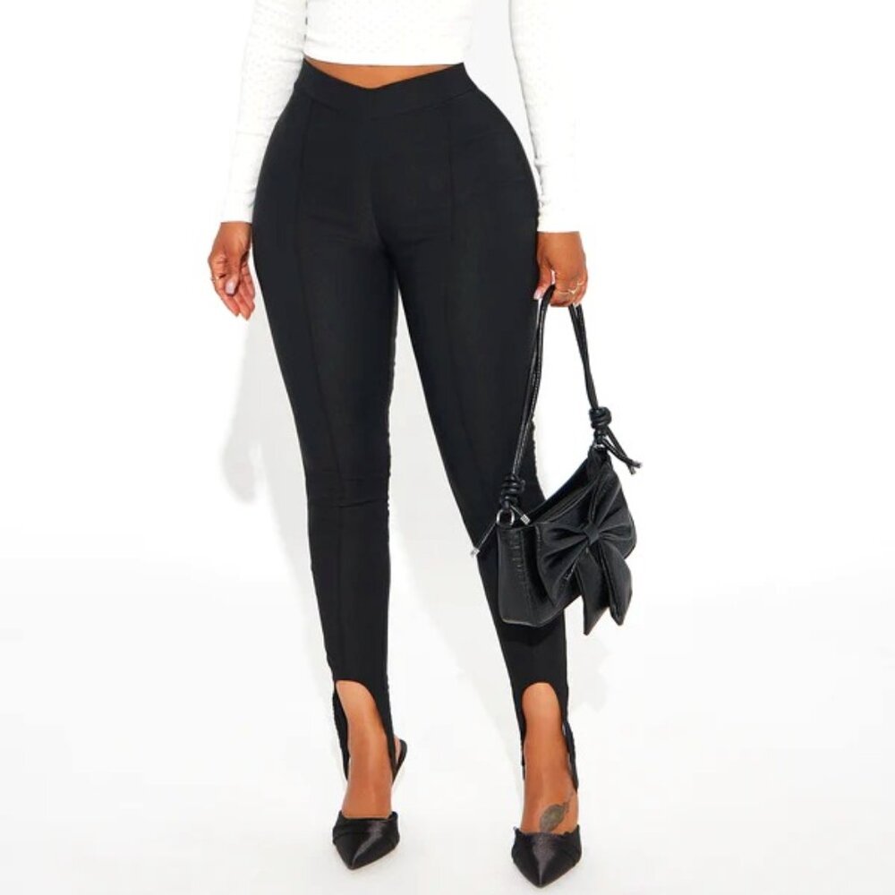 NWT! - Highly Classified Stirrup Legging - Black